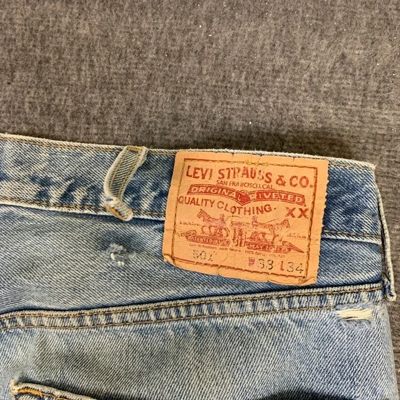Vintage Levis 501 Jeans Mens 38x34 Blue Denim Western Button Fly Whisker Y2K - Picture 7 of 11
